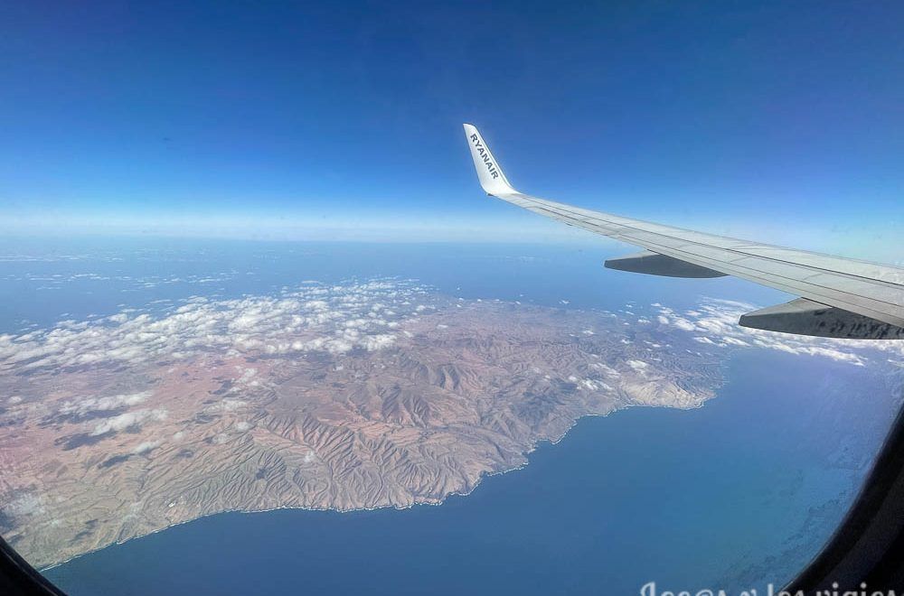 Vistas de Fuerteventura desde el avión hacia Gran Canaria
