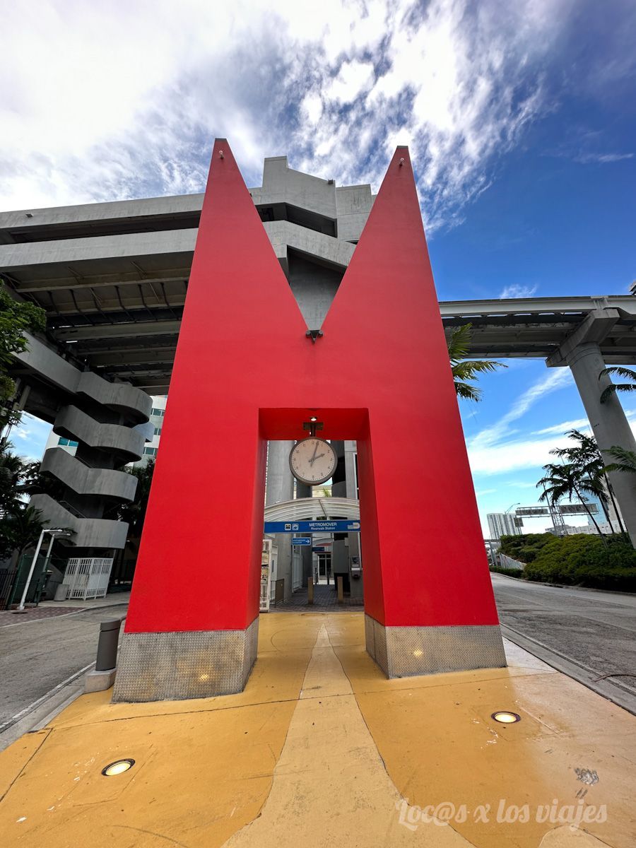 Entrada al Metromover