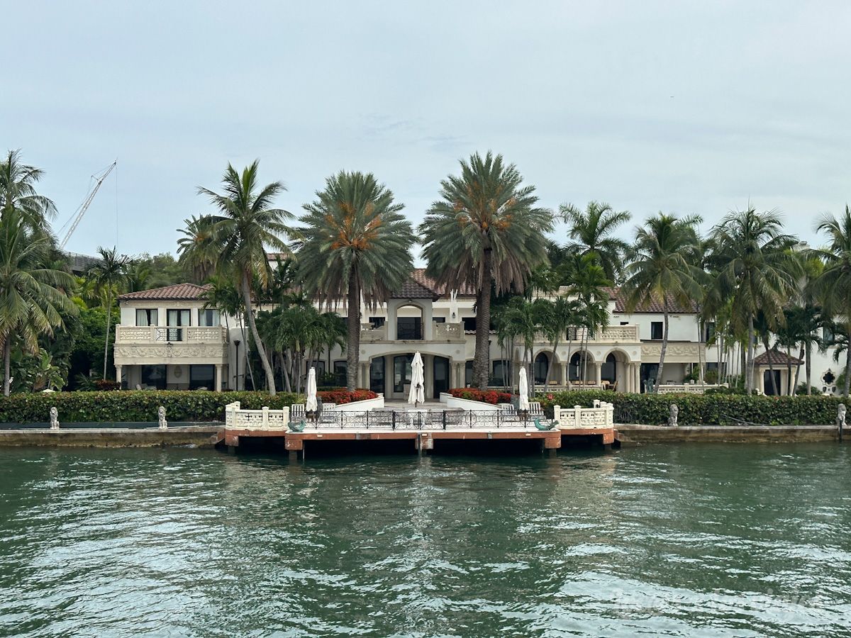 En el tour por las mansiones de los famosos en Miami