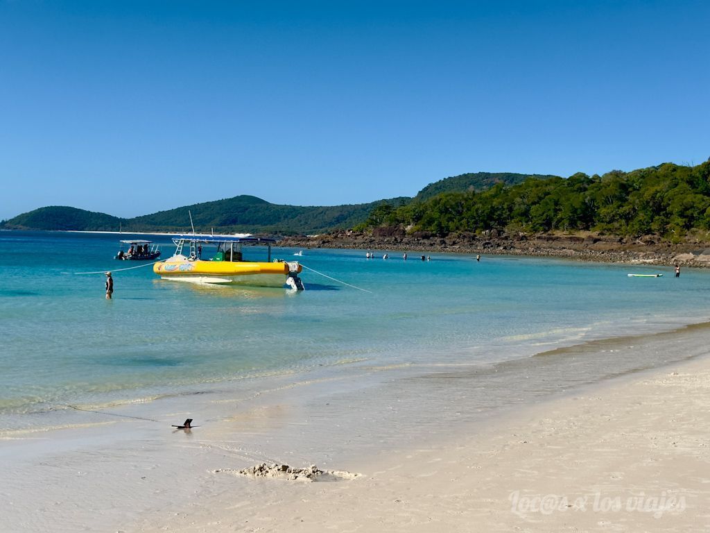 Una de las lanchas de Ocean Rafting en Whitehaven Beach