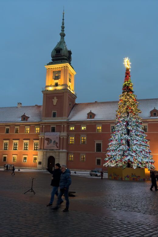 Mercadillo Navideño Varsovia: Árbol de Navidad junto al Palacio Real de Varsovia