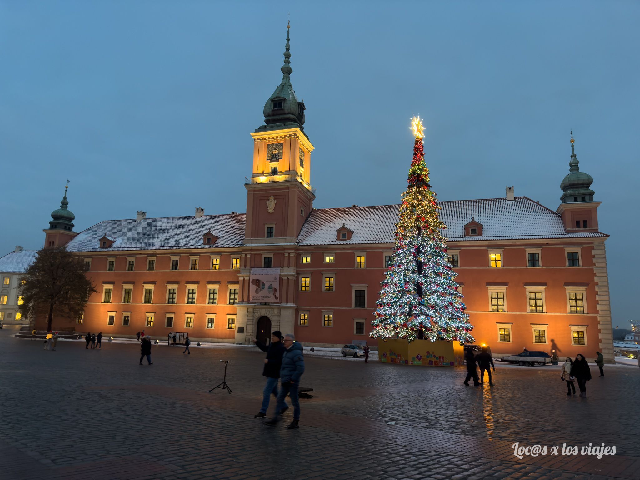 Mercadillo Navideño Varsovia: Árbol de Navidad junto al Palacio Real de Varsovia