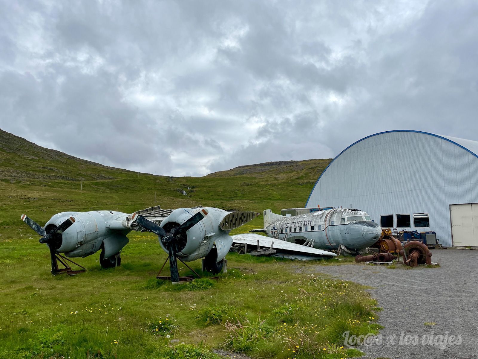 Avión abandonado en los fiordos del Oeste