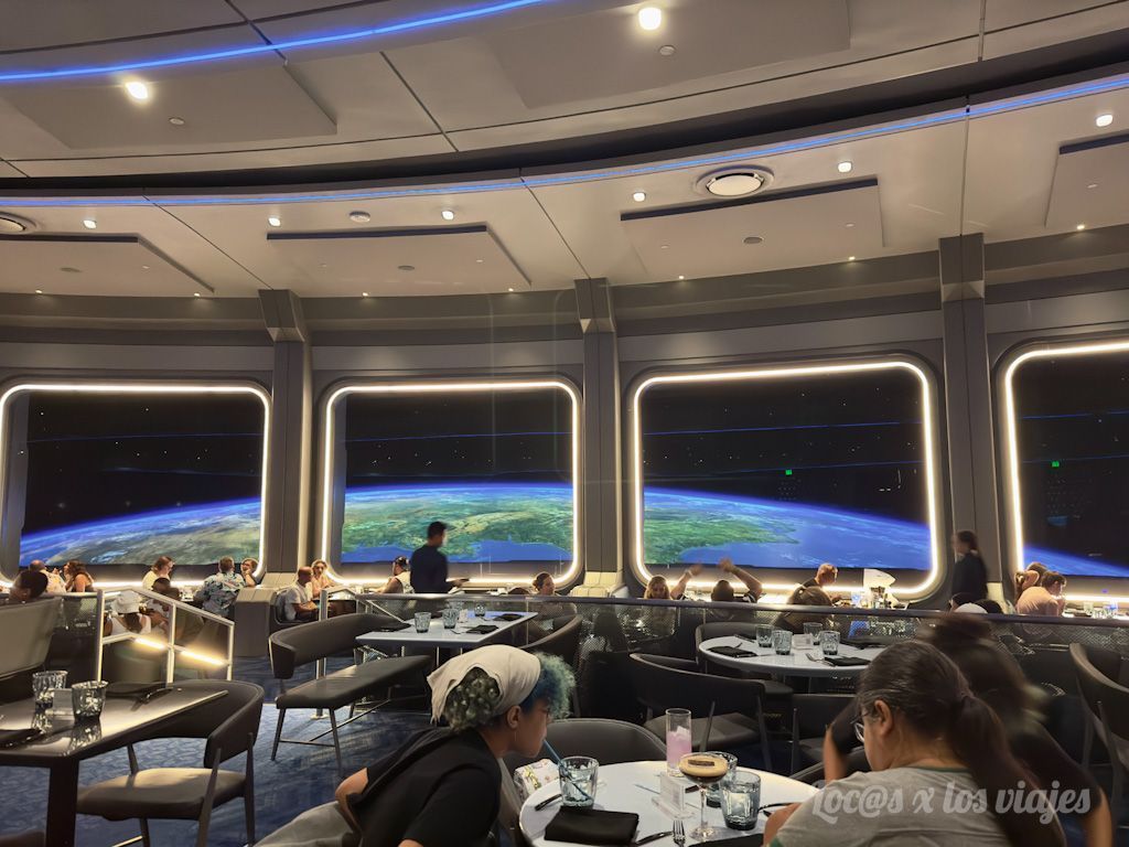 comer en Walt Disney World: Space 220