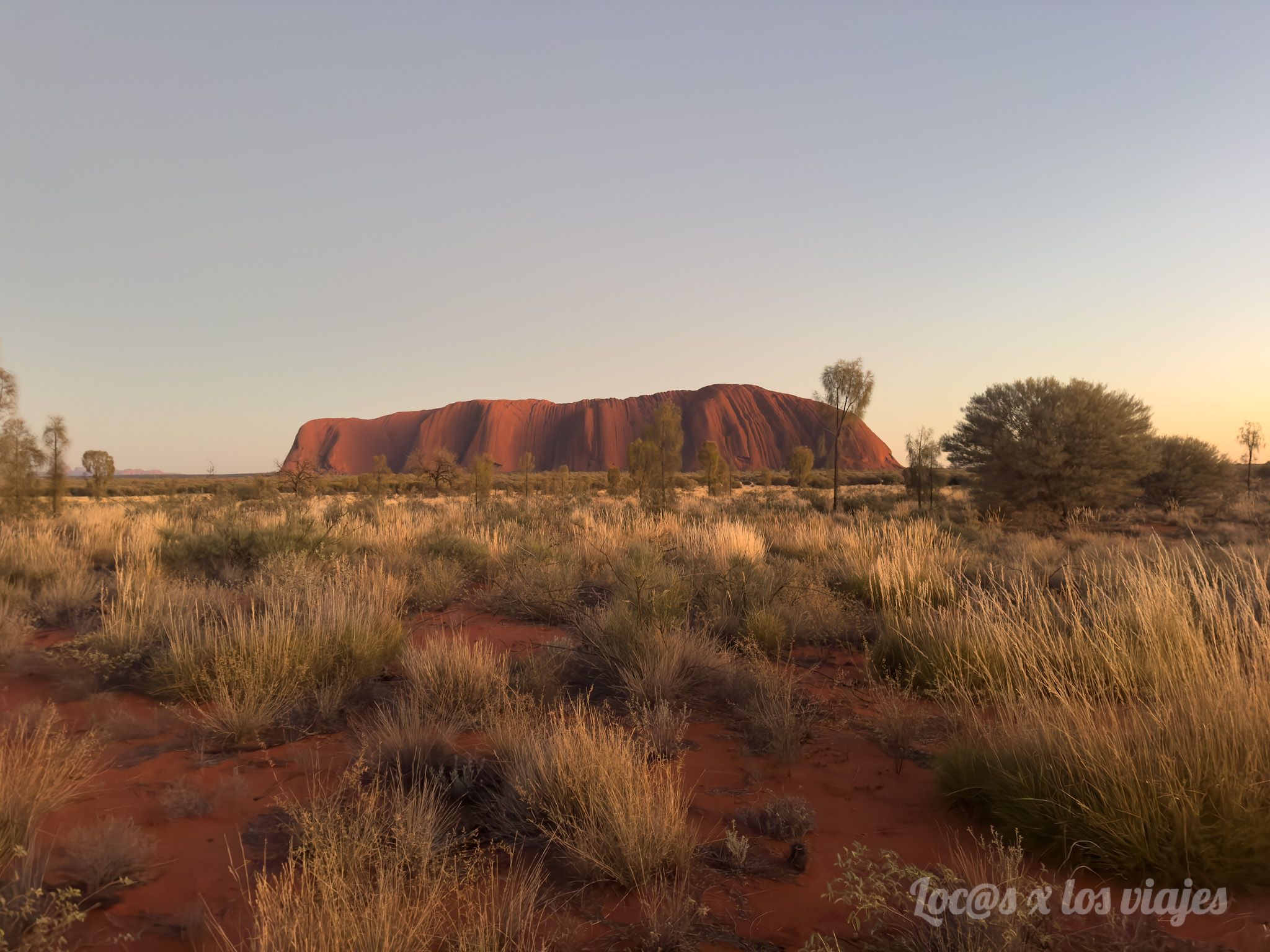 Uluru al amanecer