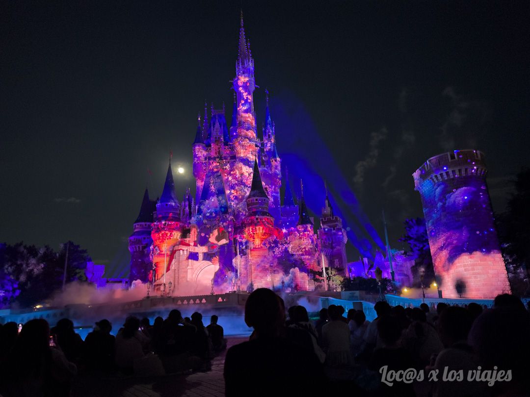 Espectáculo sobre el castillo de Tokyo Disneyland